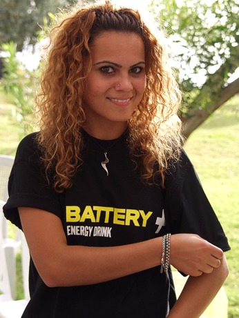  Po�adatelka Esin s reklamou sponzora 