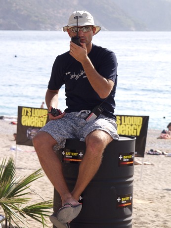  Hlavn� po�adatel festivalu Kadri Tuglu na sponzorsk�m sudu 