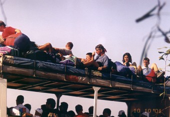  Dvoupatrov� ter�nn� v�z pro v�voz pilot� na start 