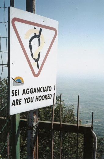  V�e��kaj�c� tabule u rogalistick� rampy 