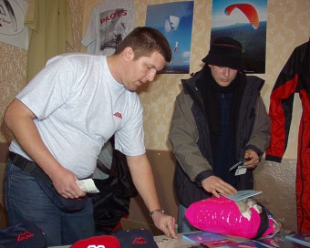  U st�nku firmy MAC Para Technology 