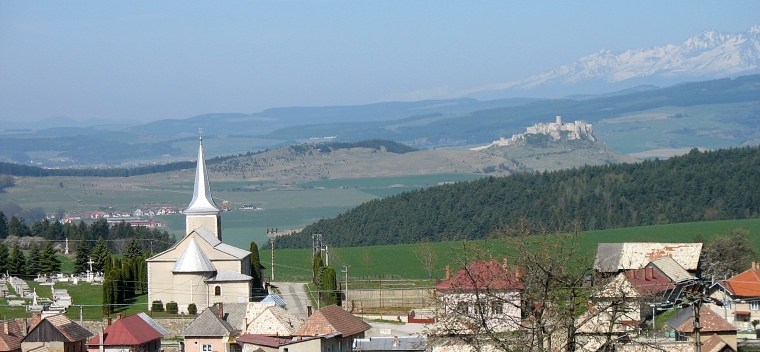  Spi�sk� hrad a Vysok� Tatry v pozad� 