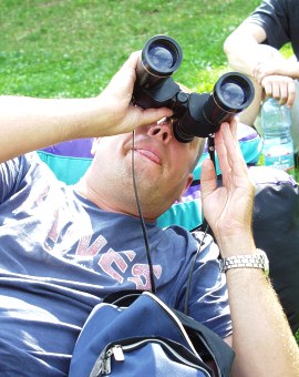  Petr Dvo��k s vyp�j�en�m dalekohledem 