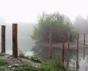  Jez�rko v kempu brzy r�no 