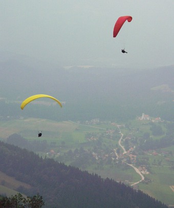  Michal Orolin (�erven�) a Ondra Dupal (�lut�) 