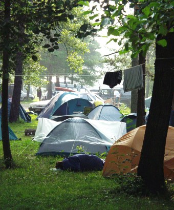  Kemping Menina po r�nu 