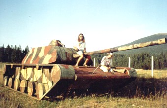  V Rumunsk� arm�d� by n�m to �lo ! 