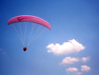  Jeden ze dvou Avax� na rumunsk�m nebi 