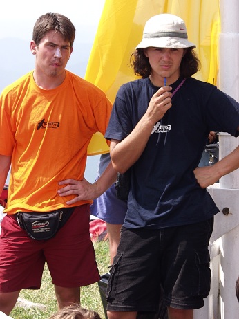  Mlad� a nad�jn� na briefingu - Michal �neiberg a Ji�� Dlask 