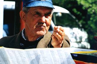  T�mto smerom p�n redaktor, priamo cez V�h, rovno na Fa�kov ! 