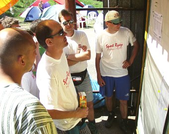  N�kte�� se hledali naho�e, jin� zase dole 