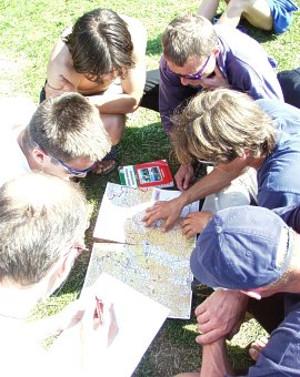  Organiza�n� t�m nad mapou 