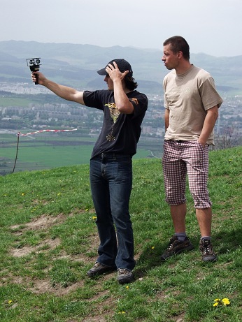  Juraj Kleja a Karel Vrbensk� m��� rychlost v�tru anemometrem a �epic� 