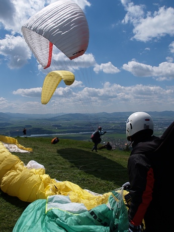  Husto na z�padn�m startu 