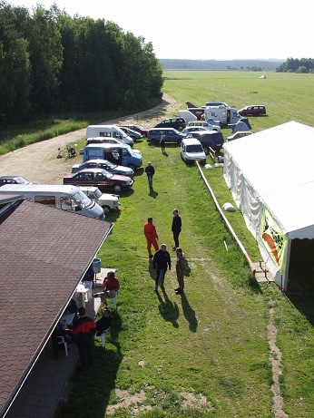  Pohled z leti�tn� v�e na stanov� m�ste�ko 