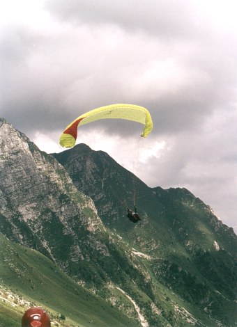  Jura Scheibinger se sna�� vyklesat p�i s�n� do mraku 