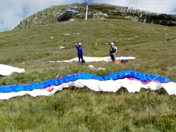  P��pravy na start vysoko na h�ebenu 