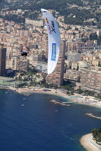  Alex Hofer nad c�lem v Monaku 