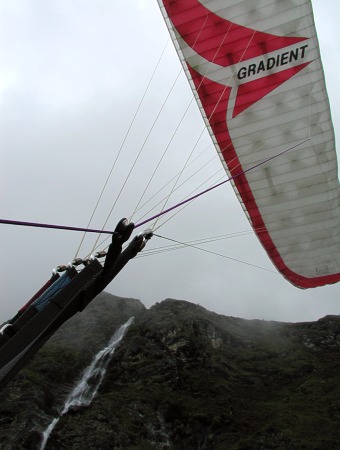  Nad svahem hory Roys Peak 